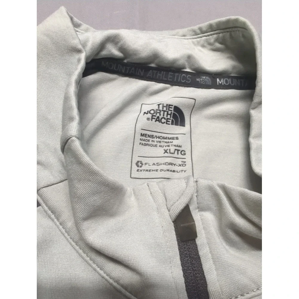 The North Face Mountain Athletics XL Gray Quarter Zip‎ FlashDry-XD Pullover Mens